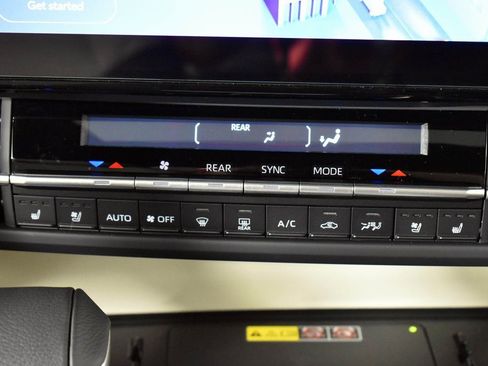 Certified 2025 Toyota Sienna Platinum image 50