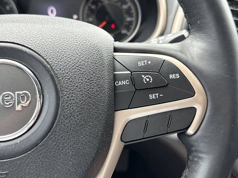 Used 2015 Jeep Cherokee Limited FWD image 16