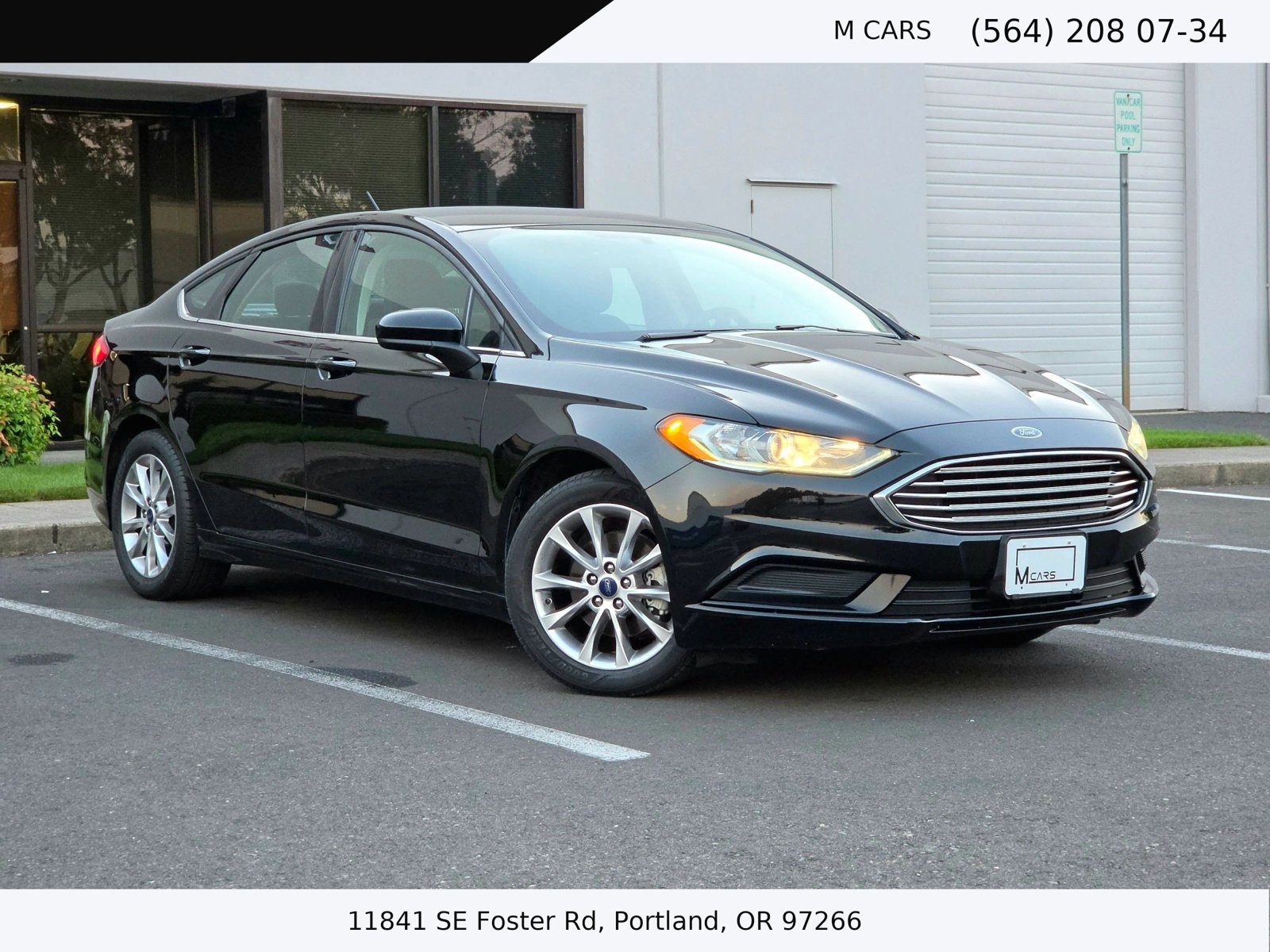 Used 2017 Ford Fusion SE w/ Fusion SE Technology Package FWD image 4