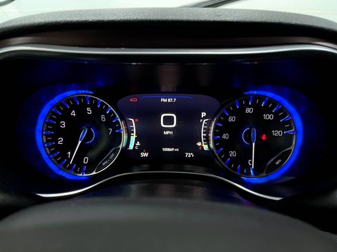 Used 2019 Chrysler Pacifica Limited FWD image 23