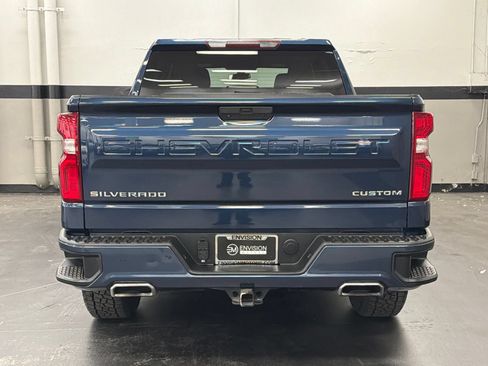 Used 2020 Chevrolet Silverado 1500 Custom w/ Custom Value Package RWD image 11
