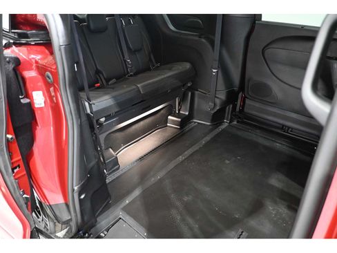 Used 2025 Chrysler Pacifica Select w/ Fav Edition Package FWD image 18