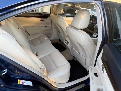 Used 2015 Lexus ES 350 Sedan w/ Premium Package image 19