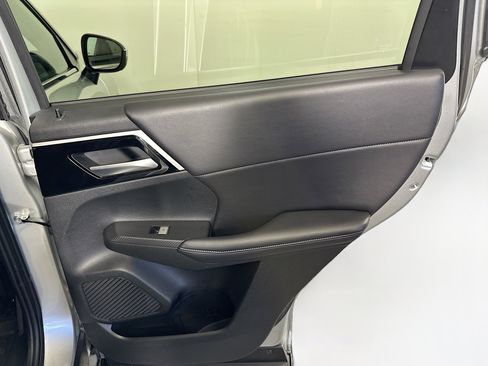 Used 2024 Mitsubishi Outlander SE image 32