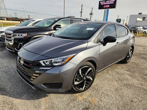 Used 2025 Nissan Versa SR w/ Trunk Package image 3
