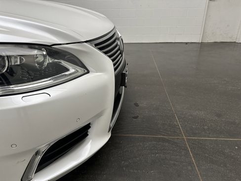 Used 2014 Lexus LS 460 AWD w/ Comfort Package image 2