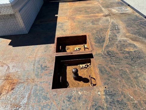 Used 2006 Ford F450 165  W.B. 2D image 8