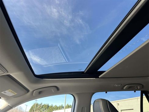 Certified 2025 Honda Pilot Touring image 19