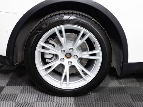 Used 2021 Tesla Model Y Long Range AWD/4WD image 37