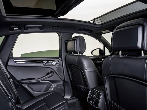 Certified 2026 Porsche Macan AWD/4WD image 16
