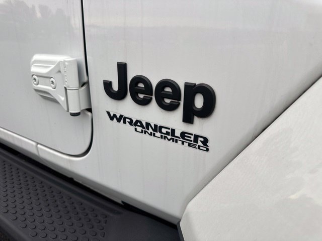 Certified 2022 Jeep Wrangler Unlimited Sahara AWD/4WD image 9