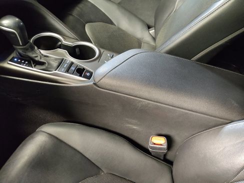 Used 2021 Toyota Camry XLE FWD image 26