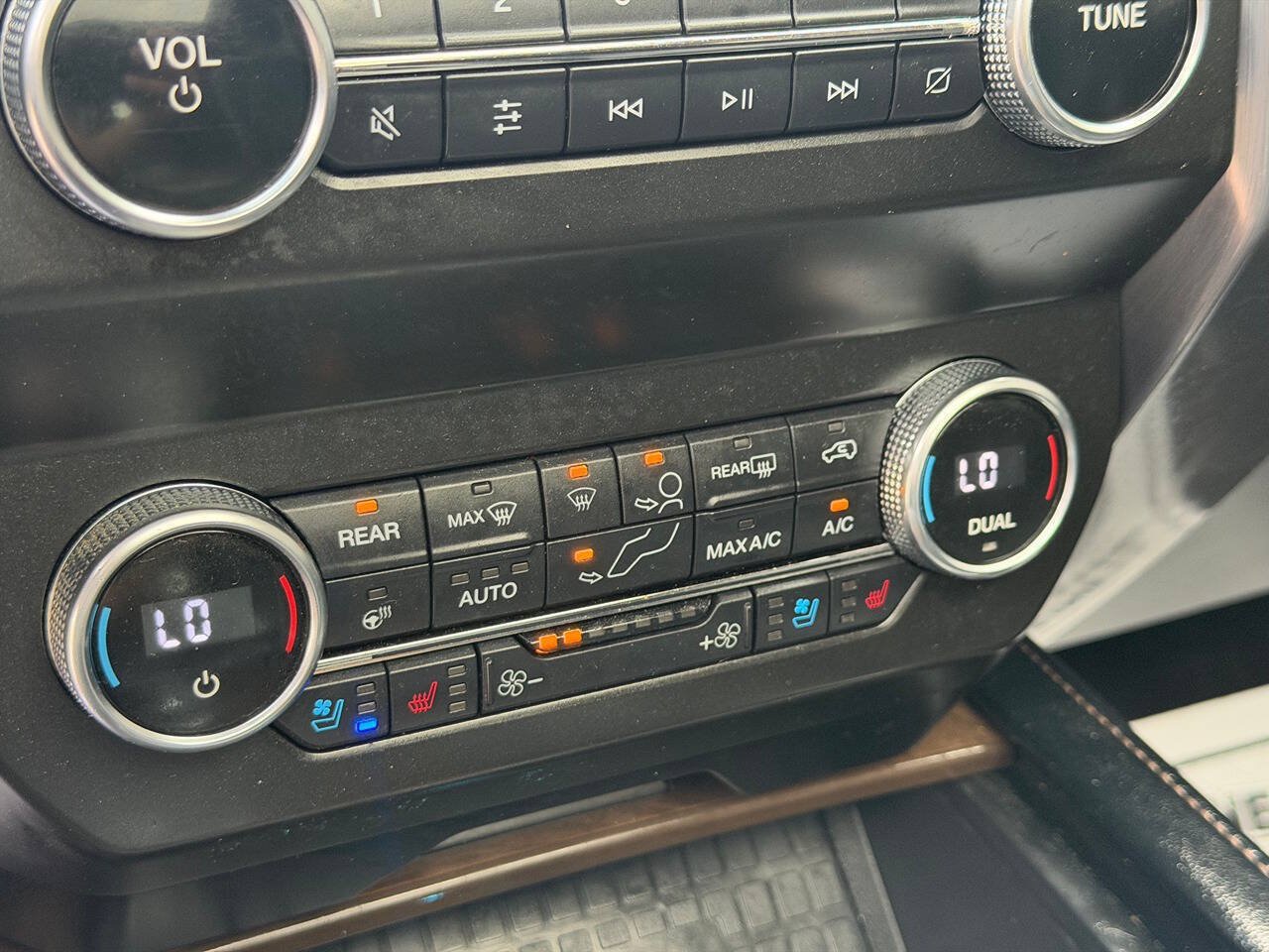 Used 2019 Ford Expedition Platinum AWD/4WD image 22