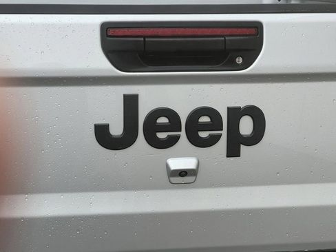 Used 2022 Jeep Gladiator Sport image 8