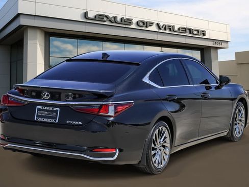 Certified 2025 Lexus ES 300h w/ Luxury Package FWD image 4