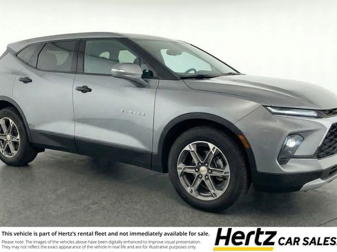 Used 2025 Chevrolet Blazer LT FWD image 1