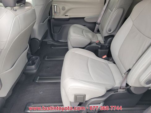 Certified 2023 Toyota Sienna Limited image 11