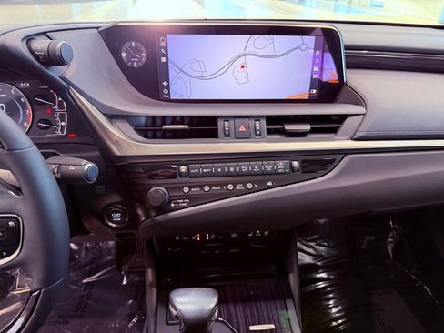 Certified 2020 Lexus ES 350 w/ Luxury Package image 24