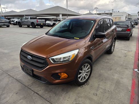 Used 2017 Ford Escape S image 2