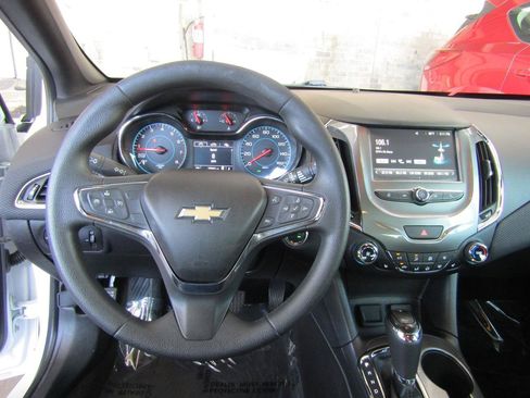 Used 2017 Chevrolet Cruze LT w/ Convenience Package FWD image 15
