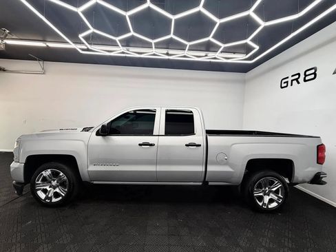 Used 2017 Chevrolet Silverado 1500 Custom w/ Custom Convenience Package RWD image 4