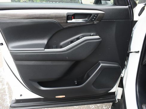 Certified 2021 Toyota Highlander Platinum image 13