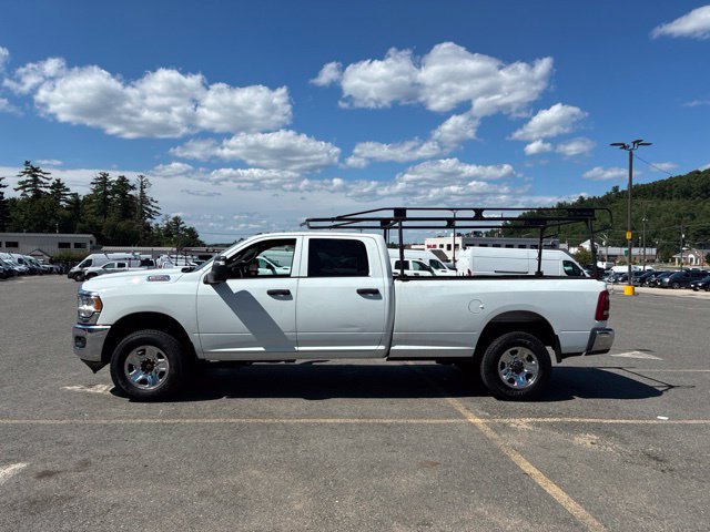 Used 2024 RAM 2500 Tradesman w/ Chrome Appearance Group AWD/4WD image 4