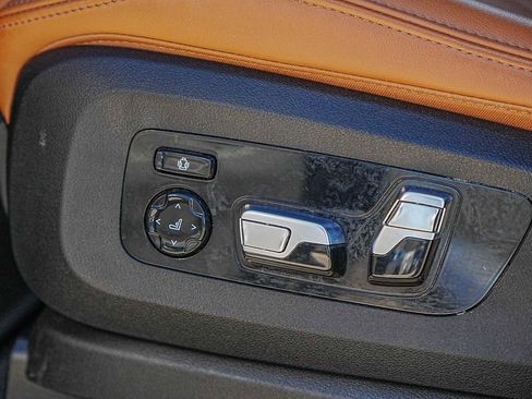 Used 2023 BMW X7 xDrive40i w/ Premium Package image 28