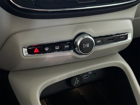 New 2026 Volvo XC40 B5 Ultra image 20