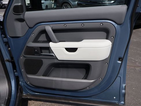New 2026 Land Rover Defender 110 X-Dynamic SE AWD/4WD image 11
