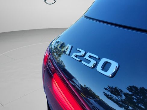 Certified 2025 Mercedes-Benz GLA 250 image 6