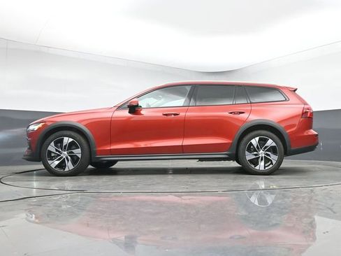 Used 2025 Volvo V60 B5 Cross Country Plus AWD/4WD image 18