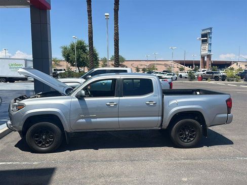 Used 2021 Toyota Tacoma SR5 w/ Technology Package AWD/4WD image 3