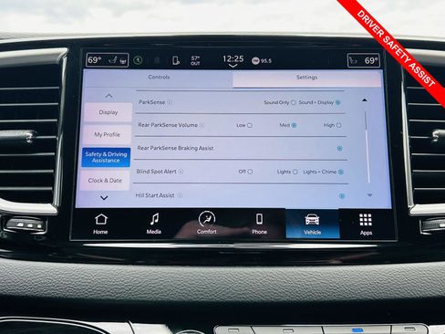 Used 2022 Chrysler Pacifica Touring-L FWD image 8