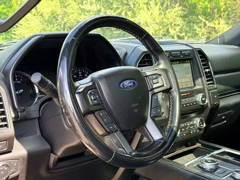Used 2018 Ford Expedition Limited w/ Equipment Group 301A AWD/4WD image 13