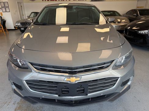 Used 2018 Chevrolet Malibu LT w/ Driver Confidence Package FWD image 2