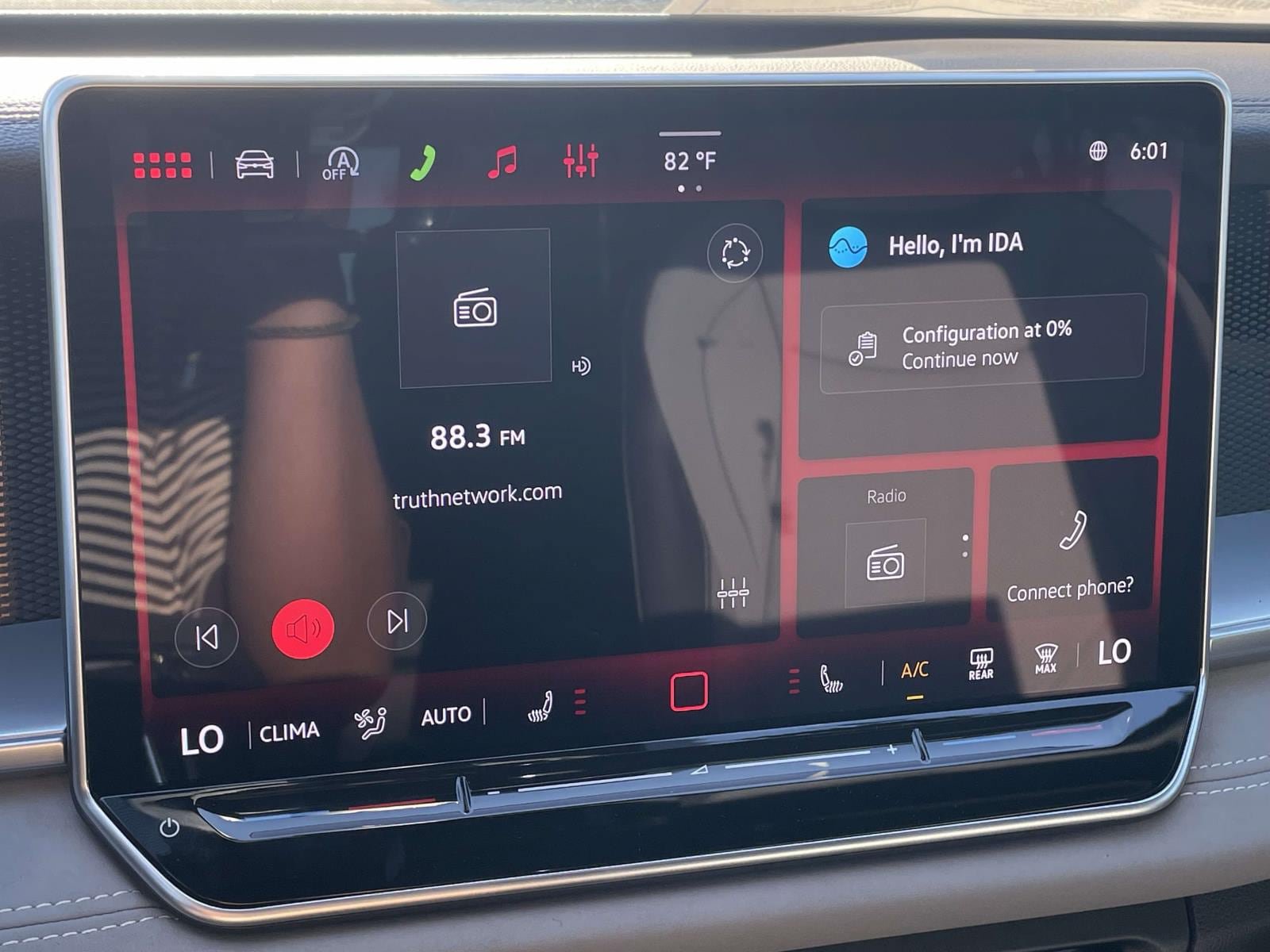 New 2026 Volkswagen Tiguan SE R-Line FWD image 25