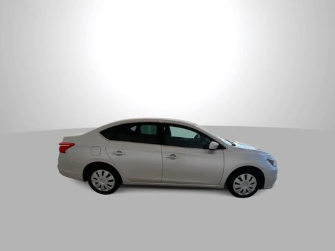 Used 2016 Nissan Sentra S image 9