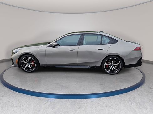 New 2026 BMW 530i xDrive w/ M Sport Package AWD/4WD image 8