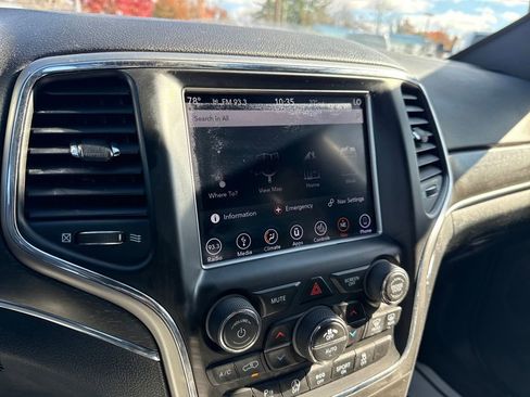 Used 2018 Jeep Grand Cherokee Limited image 32