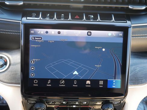 Used 2025 Jeep Grand Cherokee Limited w/ Luxury Tech Group II image 30