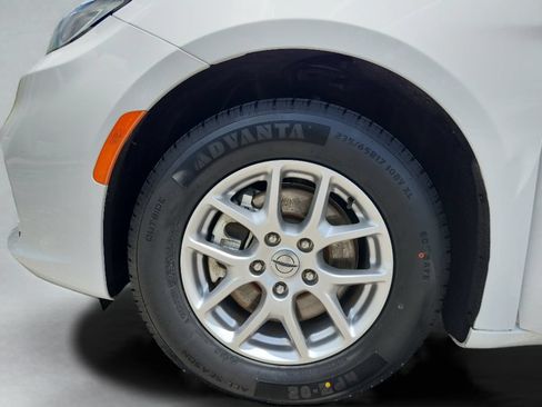 Used 2025 Chrysler Pacifica Select FWD image 35