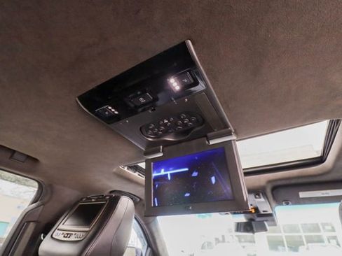 Used 2017 Cadillac Escalade Platinum image 54