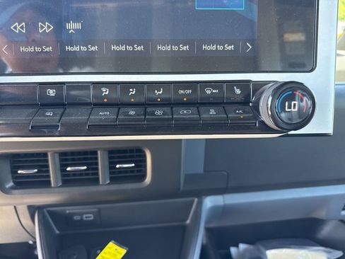 Used 2024 Chevrolet Brightdrop 600 w/ Commercial Equipment Package AWD/4WD image 17