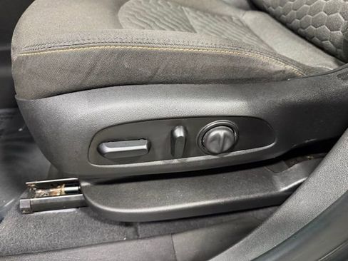 Used 2020 Chevrolet Equinox LT image 21