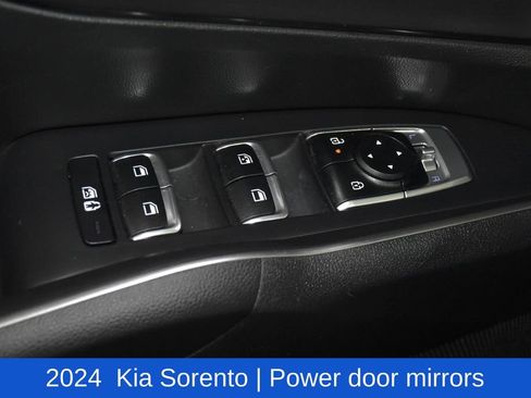 Used 2024 Kia Sorento S image 23