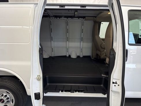 New 2026 GMC Savana 2500 w/ Driver Convenience Package RWD image 22