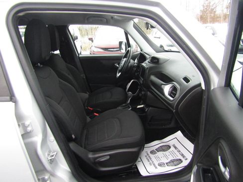 Used 2018 Jeep Renegade Latitude w/ Cold Weather Group image 26