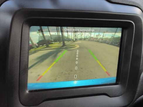 Used 2020 Jeep Renegade Altitude FWD image 19