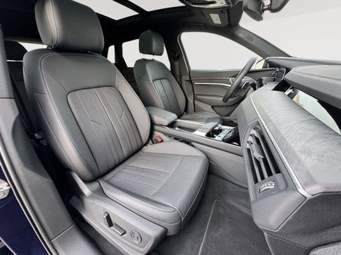 Used 2022 Audi e-tron Premium Plus w/ Premium Plus Package image 24